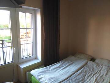 Фото номера Двухместный номер с 1 кроватью и балконом Мини-отель Stelmaszczyka Apartment &amp; Rooms г. Ястарня 3