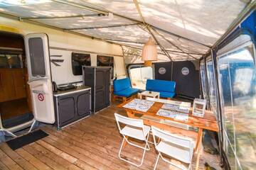 Фото номера Дом-фургон Кемпинги Camping Molo Surf SPOT г. Ястарня 3