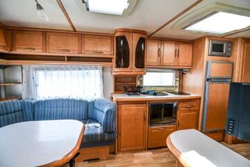 Фото номера Дом-фургон Кемпинги Camping Molo Surf SPOT г. Ястарня 4