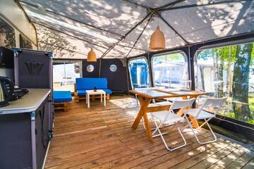 Фото номера Дом-фургон Кемпинги Camping Molo Surf SPOT г. Ястарня 2