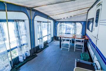 Фото номера Дом-фургон Кемпинги Camping Molo Surf SPOT г. Ястарня 2
