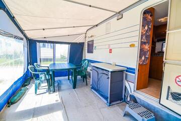 Фото номера Дом-фургон Кемпинги Camping Molo Surf SPOT г. Ястарня 2