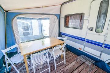 Фото номера Дом-фургон Кемпинги Camping Molo Surf SPOT г. Ястарня 2
