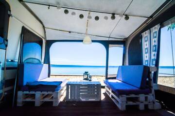Фото номера Дом-фургон Кемпинги Camping Molo Surf SPOT г. Ястарня 3