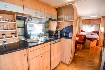 Фото номера Дом-фургон Кемпинги Camping Molo Surf SPOT г. Ястарня 3